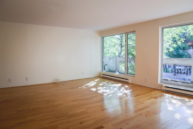 Salon — 1080, Rue St-Mathieu, 201, Montréal (Ville-Marie), H3H2S8, Montréal (Ville-Marie)
