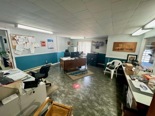 Bureau — 115, Route 132 O., Sainte-Angèle-de-Mérici, G0J2H0, Sainte-Angèle-de-Mérici