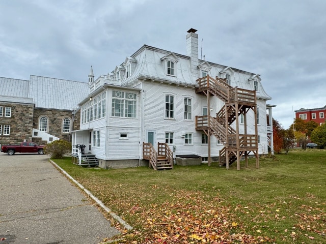 Face arrière — 527, Av. St-Jérome, 1 À 9, Matane, G4W3B8, Matane