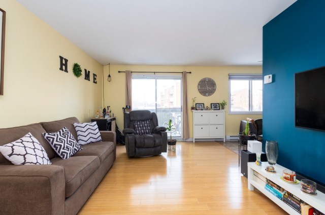 Salon — 6080, Rue Lise-Charbonneau, 204, Longueuil (Saint-Hubert), J3Y8M9, Longueuil (Saint-Hubert)
