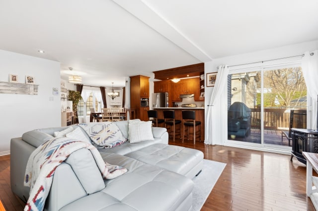 Salon — 2, Place des Ormes, Châteauguay, J6J6B5, Châteauguay