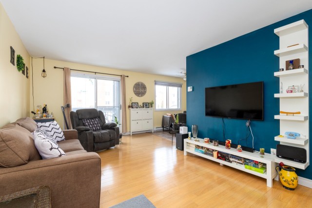 Salon — 6080, Rue Lise-Charbonneau, 204, Longueuil (Saint-Hubert), J3Y8M9, Longueuil (Saint-Hubert)