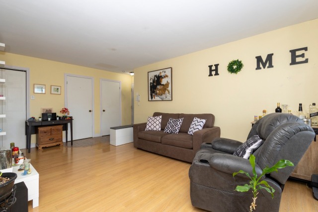 Salon — 6080, Rue Lise-Charbonneau, 204, Longueuil (Saint-Hubert), J3Y8M9, Longueuil (Saint-Hubert)