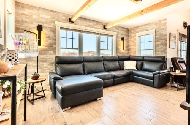 Salon — 667, Ch. de la Colline, Saint-Romain, G0Y1L0, Saint-Romain