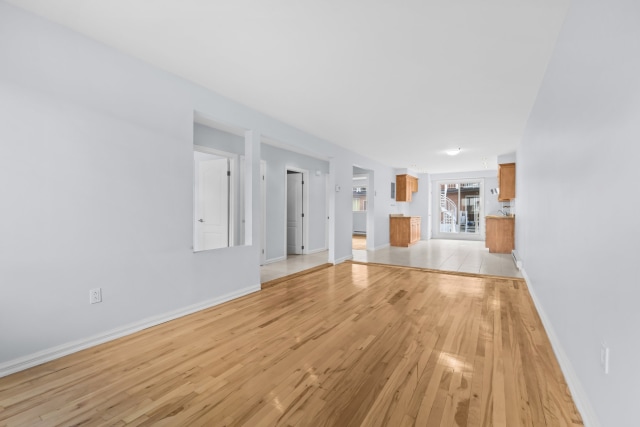 Salon — 4340, Rue de Venise, Montréal (Saint-Léonard), H1S1G1, Montréal (Saint-Léonard)