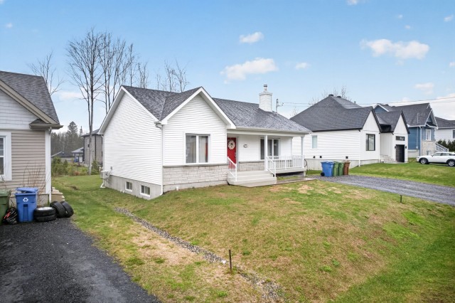 Façade — 279, Rue des Cyprès, Magog, J1X8B1, Magog