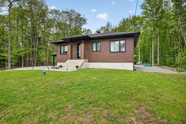Photo 2 — 112 Rue du Quartier, Sainte-Sophie, J5J 0P6, Sainte-Sophie