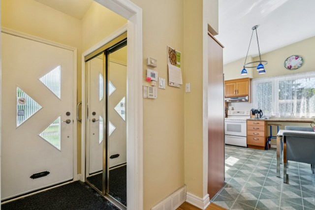 Hall d'entrée — 11626, Rue Ross, Montréal (Pierrefonds-Roxboro), H8Y1C7, Montréal (Pierrefonds-Roxboro)