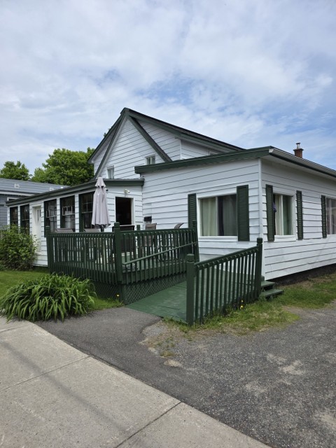 Photo 2 — 185 rue Saint-Vincent, Ste-Agathe-des-Monts, J8C 2B5, Ste-Agathe-des-Monts