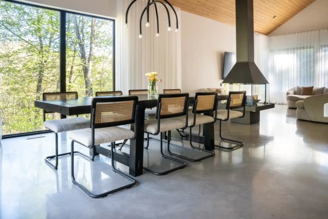 Salle à manger — 39 Chem. des Bouleaux, Sainte-Anne-des-Lacs, J0R 1B0, Sainte-Anne-des-Lacs