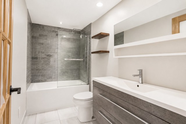 Salle de bains — 776, Av. Ampère, 2, Laval (Laval-des-Rapides), H7N6G7, Laval (Laval-des-Rapides)