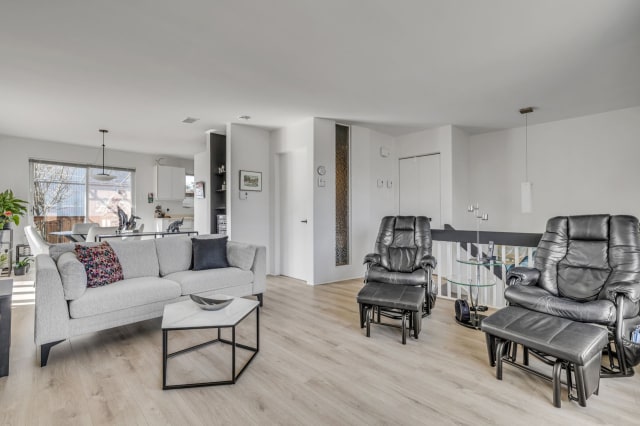 Salon — 3, Rue Malraux, Québec (Sainte-Foy/Sillery/Cap-Rouge), G2G2G6, Québec (Sainte-Foy/Sillery/Cap-Rouge)