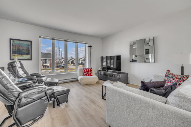 Salon — 3, Rue Malraux, Québec (Sainte-Foy/Sillery/Cap-Rouge), G2G2G6, Québec (Sainte-Foy/Sillery/Cap-Rouge)