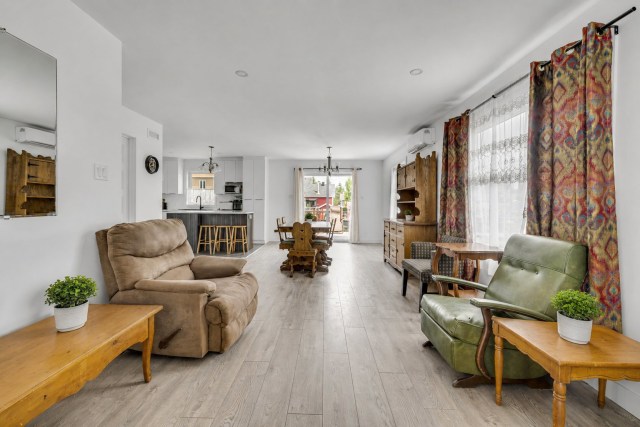 Salon — 298, Rue Desrochers, Sainte-Croix, G0S2H0, Sainte-Croix