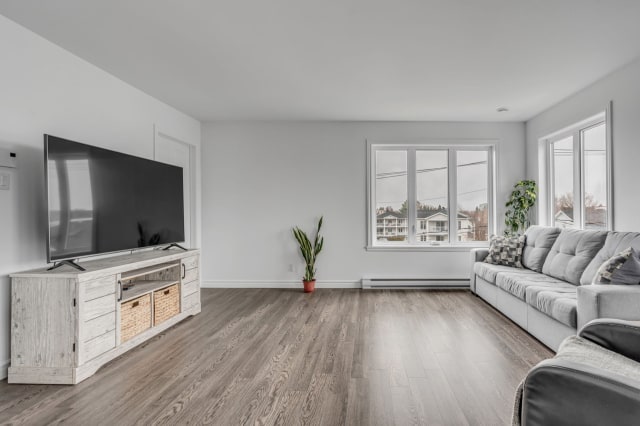 Salon — 1431, Rue St-Jacques, C, L'Ancienne-Lorette, G2E3G8, L'Ancienne-Lorette