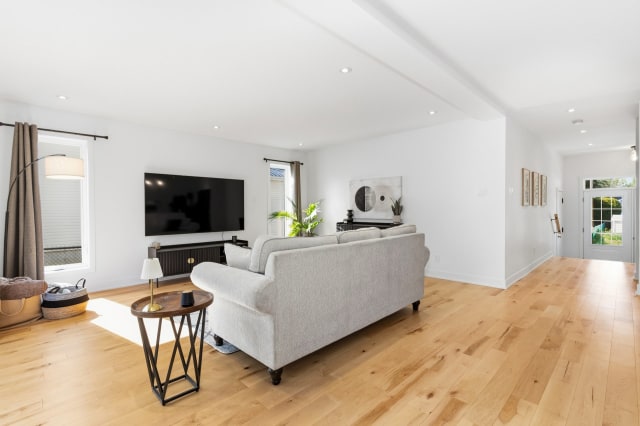 Salon — 30, Rue Dupont O., Châteauguay, J6J1G2, Châteauguay