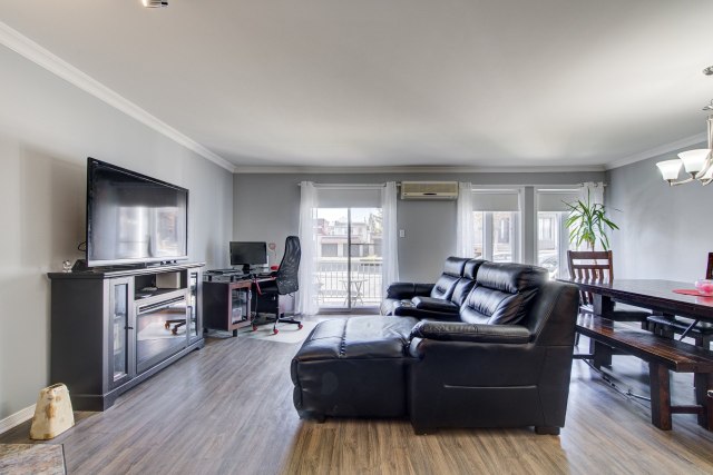 Salon — 310, 12e Avenue, 2, Montréal (Lachine), H8S3H9, Montréal (Lachine)