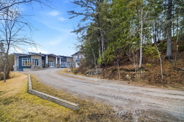 Entrée extérieure — 3360, Rue St-Dominique, Saguenay (Jonquière), G8A2M3, Saguenay (Jonquière)