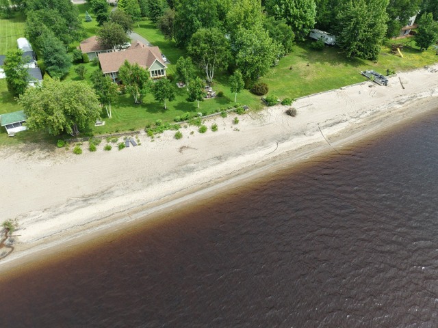 Bord de l'eau — 344, Rue Racine-sur-le-Lac, Dolbeau-Mistassini, G8L5V2, Dolbeau-Mistassini