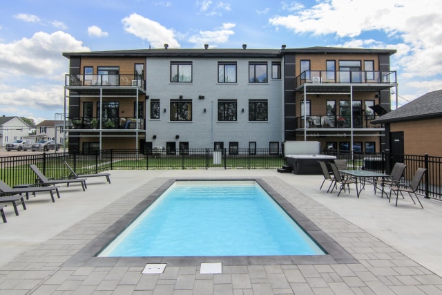 Piscine — 44, Rue du Couvent, 205, Saint-Ambroise, G7P2J2, Saint-Ambroise