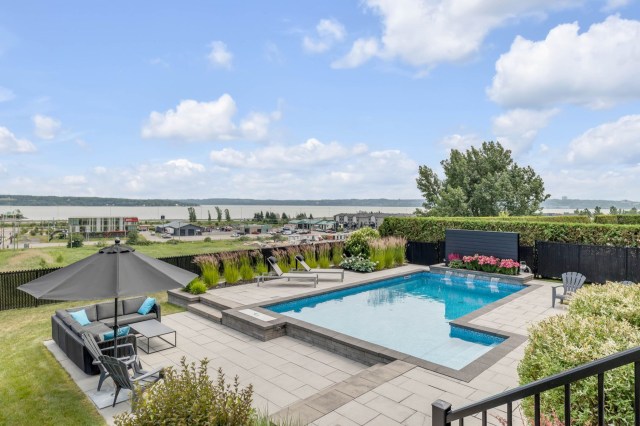 Piscine — 106, Rue Latouche, Québec (Beauport), G1E0B8, Québec (Beauport)