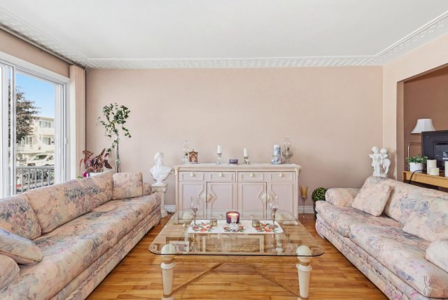 Salon — 2290 - 2292, Rue Lise, Montréal (LaSalle), H8N1M5, Montréal (LaSalle)