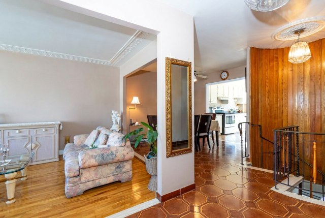 Salon — 2290 - 2292, Rue Lise, Montréal (LaSalle), H8N1M5, Montréal (LaSalle)