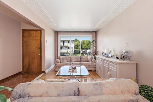 Salon — 2290 - 2292, Rue Lise, Montréal (LaSalle), H8N1M5, Montréal (LaSalle)