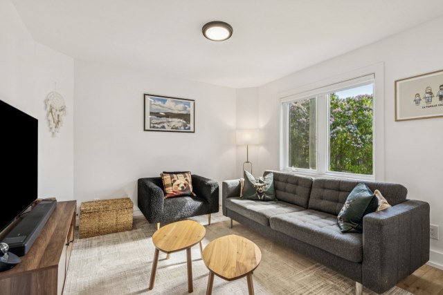 Salon — 7, 1re Avenue N., L'Île-Perrot, J7V3J4, L'Île-Perrot