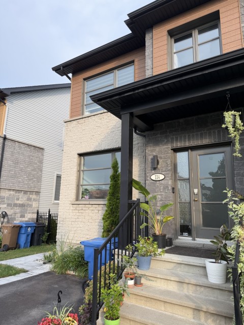 Façade — 114 Rue Rabelais, Saint-Constant, J5A 0J5, Saint-Constant