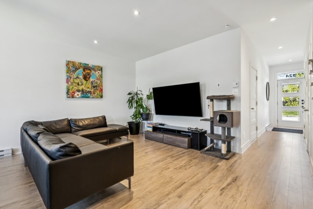 Salon — 324, Crois. Corno, Boisbriand, J7G0B3, Boisbriand