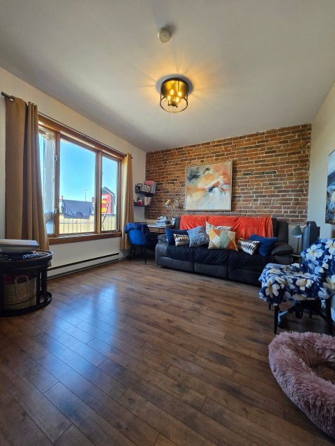 Salon — 745, Boul. du St-Maurice, Trois-Rivières, G9A3P5, Trois-Rivières