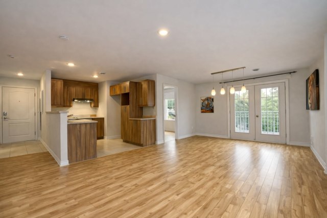 Salon — 671 Chemin de la Rivière, 201, Sainte-Agathe-des-Monts, J8C 0X9, Sainte-Agathe-des-Monts