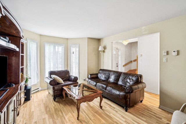 Salon — 150, Rue Joseph-Lalumière, Châteauguay, J6J5Z1, Châteauguay