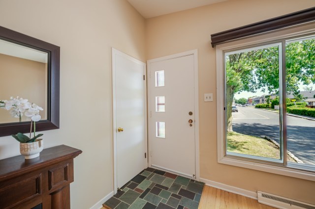 Hall d'entrée — 6030, Rue Arthur, Brossard, J4Z1E5, Brossard