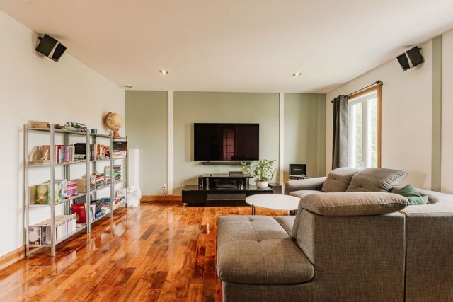 Salon — 158, Rue Girard, Saint-Gédéon, G0W2P0, Saint-Gédéon