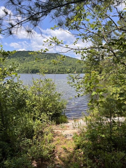 Bord de l'eau — Rte Du Lac-Georges, Notre-Dame-de-Montauban, G0X 1W0, Notre-Dame-de-Montauban