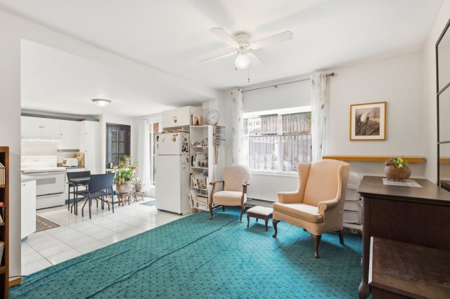 Salon — 3019, Rue Paul-Pau, Montréal (Mercier/Hochelaga-Maisonneuve), H1L4M2, Montréal (Mercier/Hochelaga-Maisonneuve)