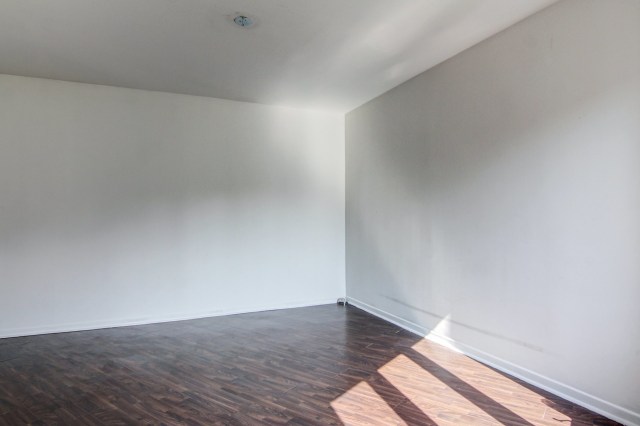 Salon — 4072, Rue de la Loire, 4, Saguenay (Jonquière), G8A1E9, Saguenay (Jonquière)