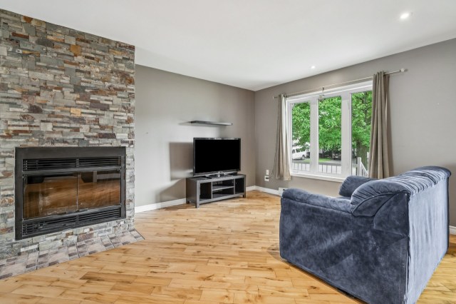 Salon — 9069, 9e Allée, Drummondville, J2A2K6, Drummondville