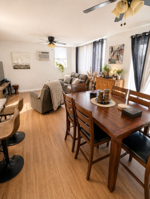 Salle à manger — 100, Rue de la Maçonnerie, Châteauguay, J6K0J2, Châteauguay