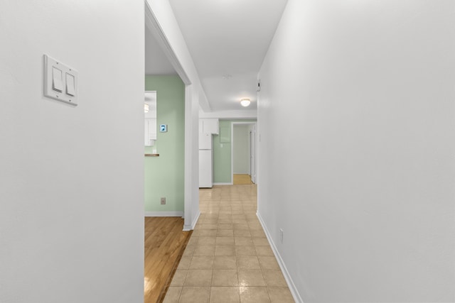 Corridor — 6969 - A, Rue Rainier, Montréal (Saint-Léonard), H1T3W9, Montréal (Saint-Léonard)