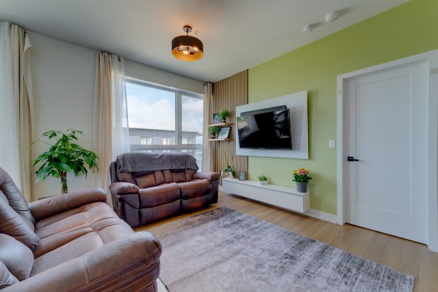 Salon — 4220, Rue Olivier-Fournier, 608, Longueuil (Saint-Hubert), J3Y1G5, Longueuil (Saint-Hubert)