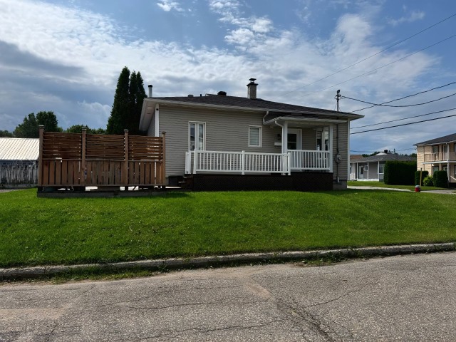 Extérieur — 1731, Rue Launière, Saguenay (Jonquière), G7S4J6, Saguenay (Jonquière)