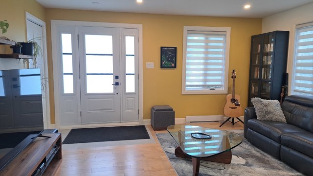 Salon — 75 Rue Labranche, Sainte-Brigitte-de-Laval, G0A 3K0, Sainte-Brigitte-de-Laval