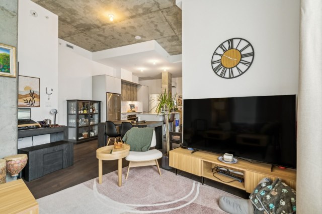 Salon — 7227, Boul. Newman, 124, Montréal (LaSalle), H8N0H7, Montréal (LaSalle)
