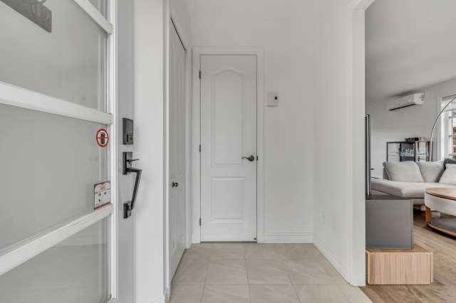 Hall d'entrée — 2170, Rue de la Cantatrice, Québec (Les Rivières), G2C0L6, Québec (Les Rivières)