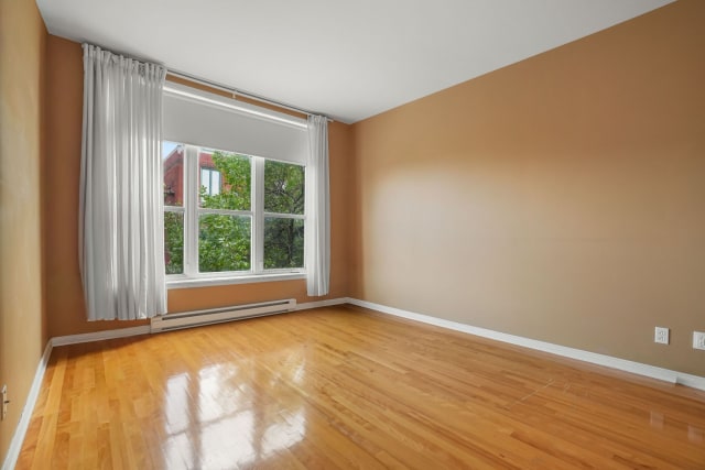 Chambre à coucher principale — 8490, Rue St-Dominique, Montréal (Villeray/Saint-Michel/Parc-Extension), H2P2L5, Montréal (Villeray/Saint-Michel/Parc-Extension)