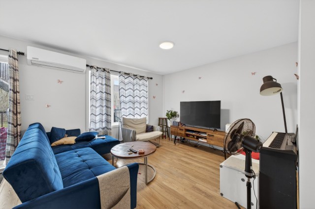 Salon — 519, Rue Ste-Hélène, Longueuil (Le Vieux-Longueuil), J4K3R5, Longueuil (Le Vieux-Longueuil)
