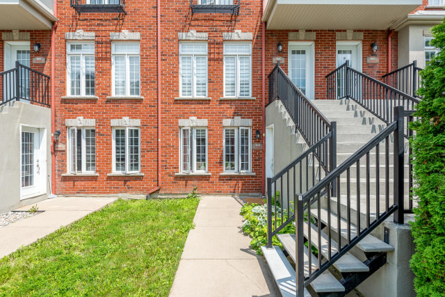 Entrée extérieure — 8035, Boul. Lévesque E., 102, Laval (Duvernay), H7A4J6, Laval (Duvernay)